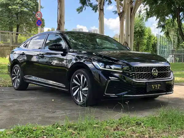 Volkswagen Passat 2022