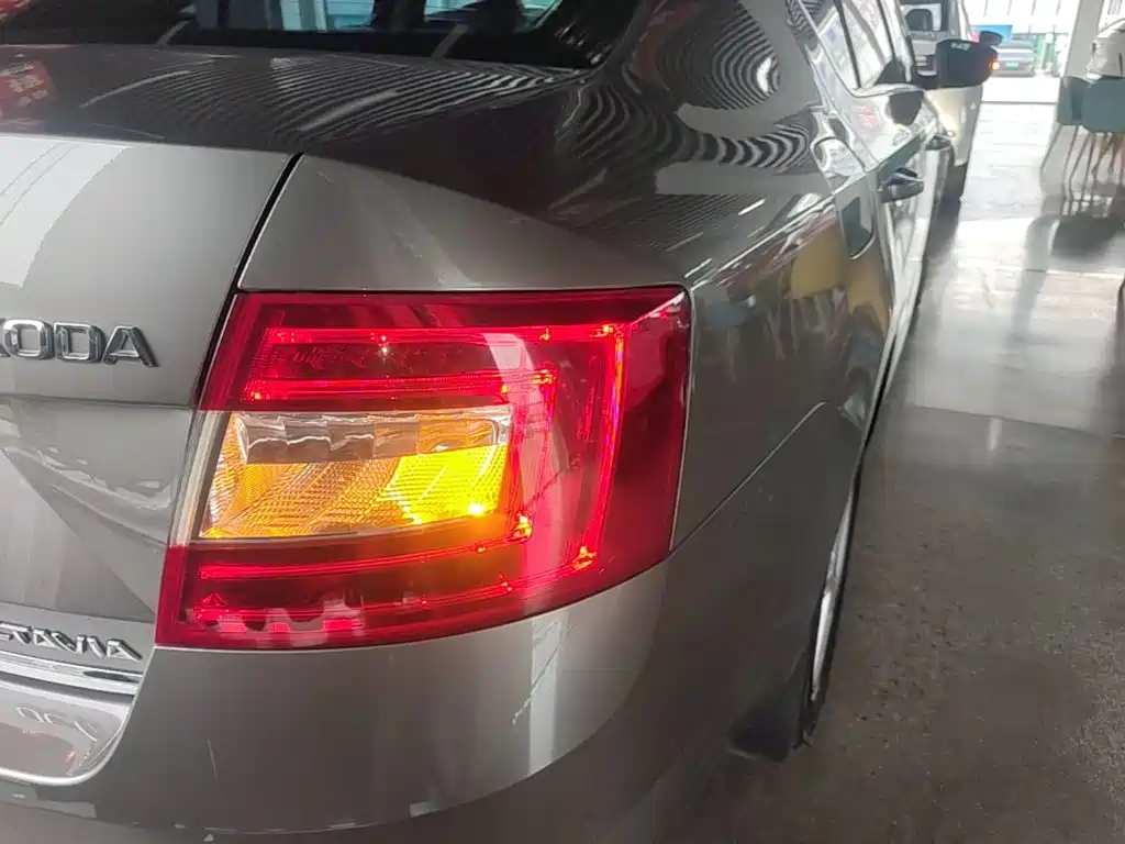 Skoda Octavia 2015 — фото 8