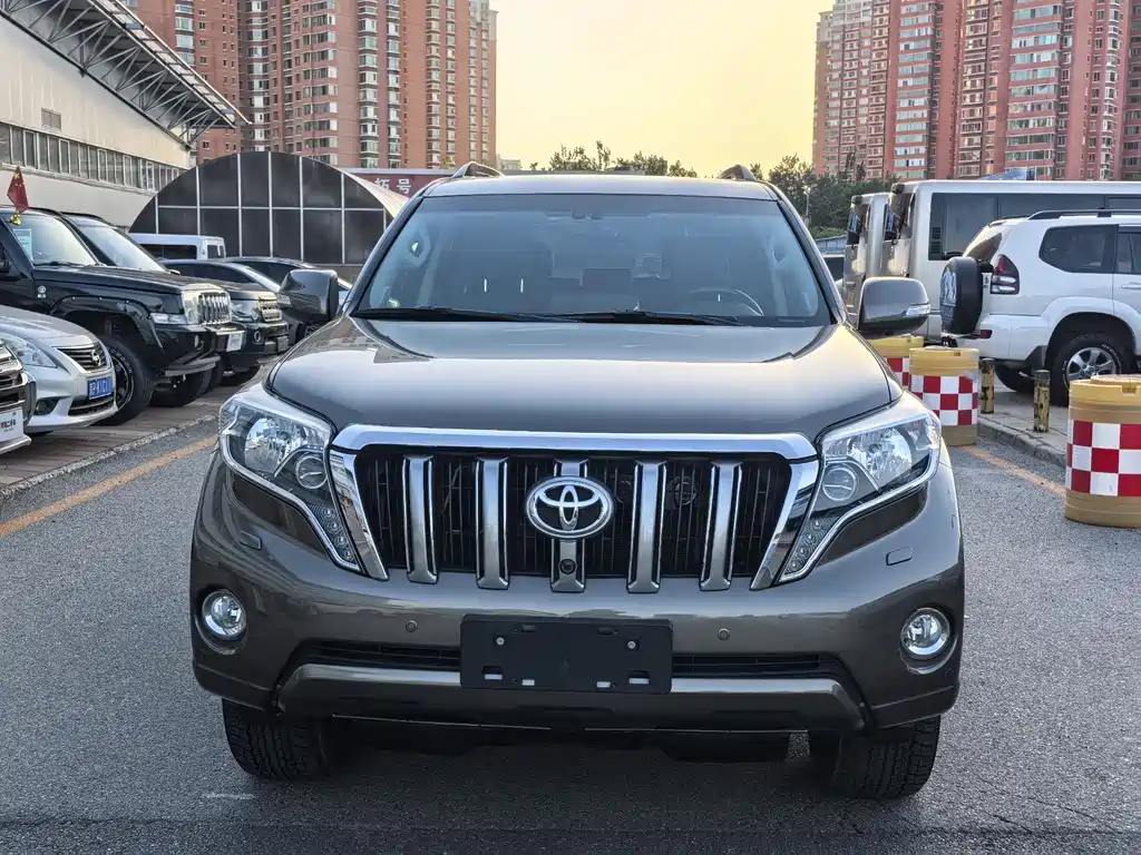 Toyota Prado 2017 — фото 2