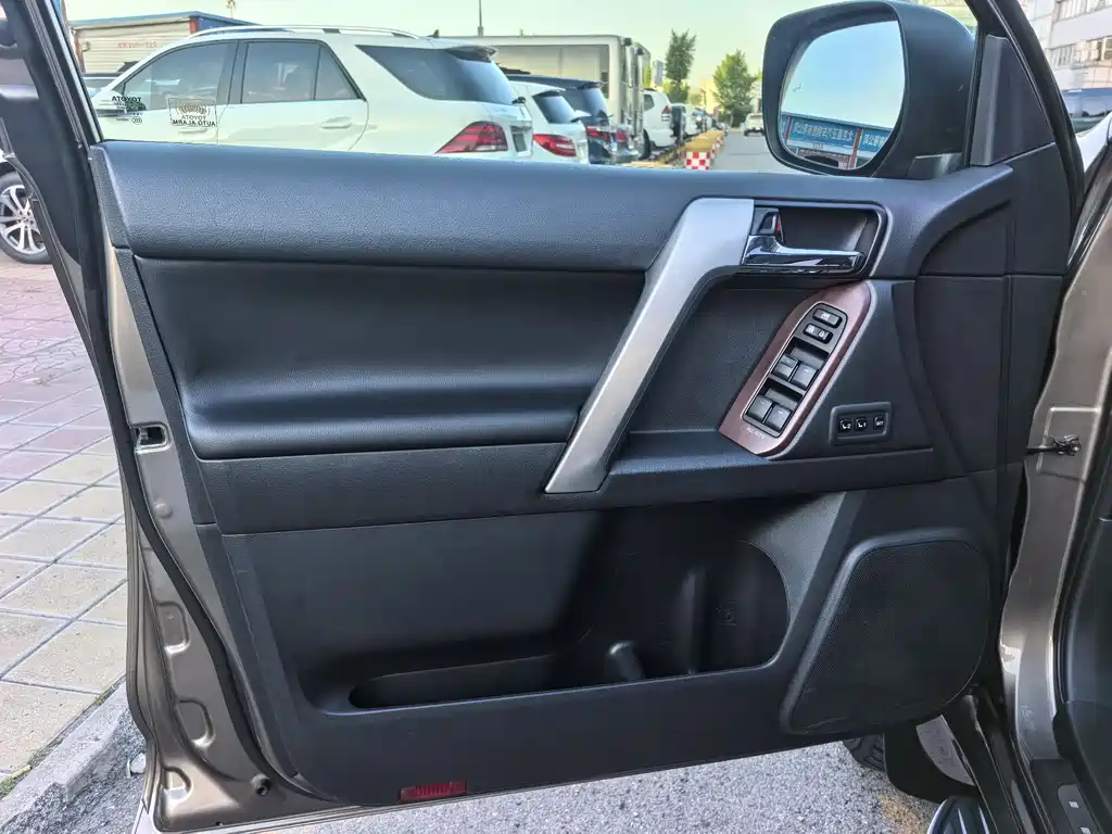Toyota Prado 2017 — фото 15