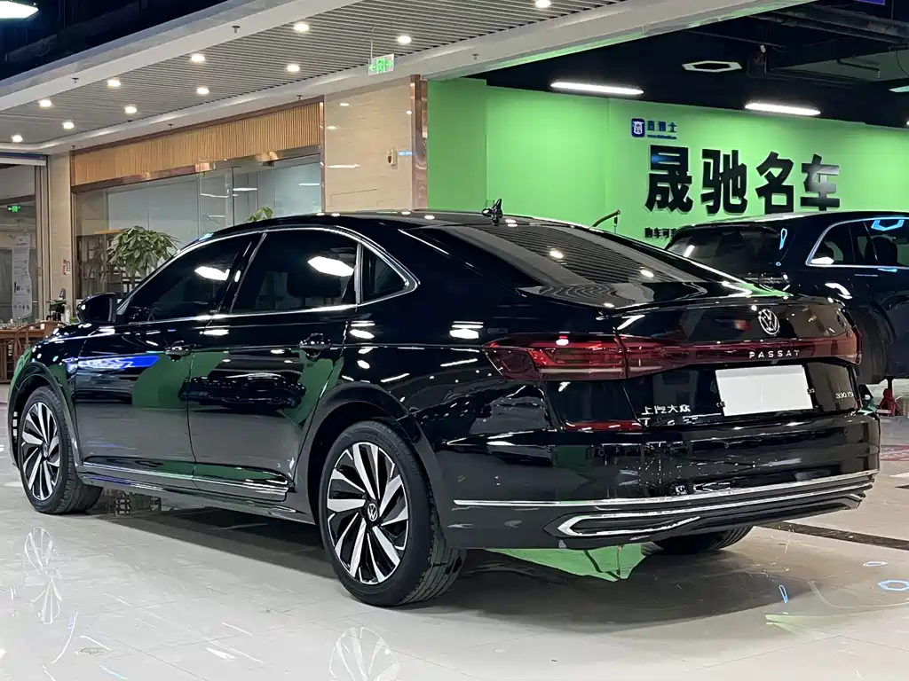 Volkswagen Passat 2023 — фото 19