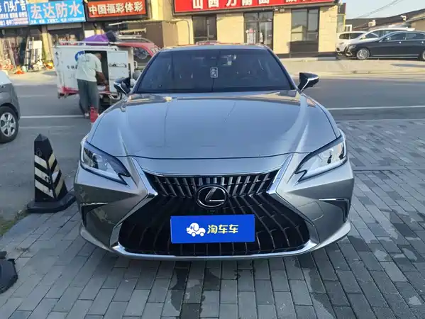 Lexus ES 2024