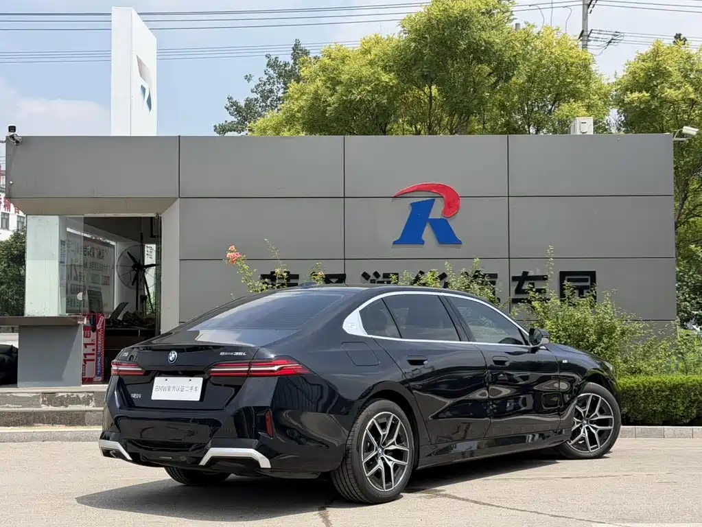 BMW i5 2025 — фото 9