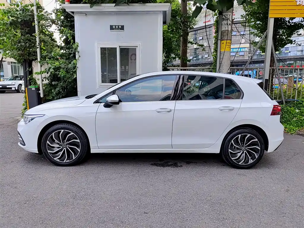 Volkswagen Golf 2024