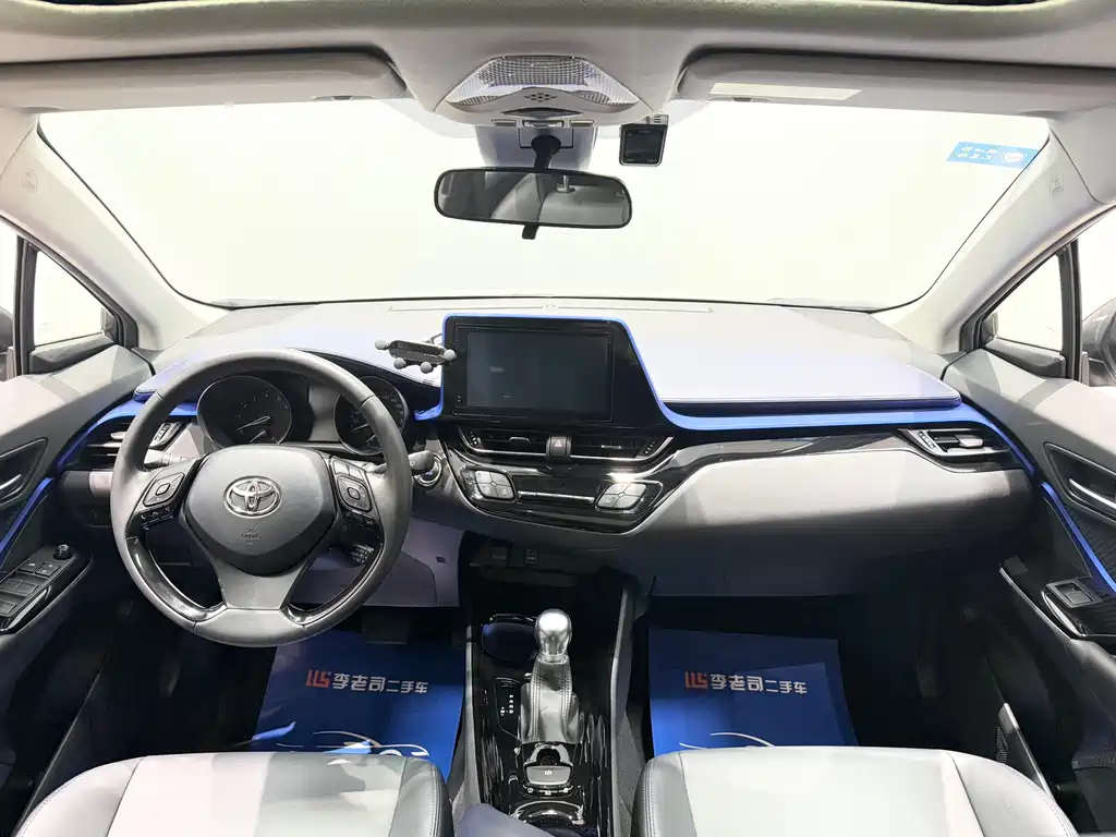 Toyota C-HR 2021 — фото 8