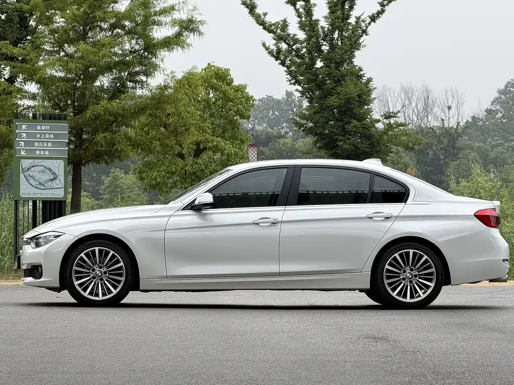 BMW 3 Series 2019 — фото 13