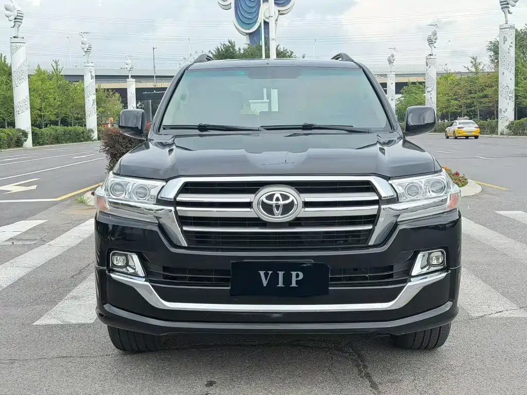 Toyota Land Cruiser 2011 — фото 2