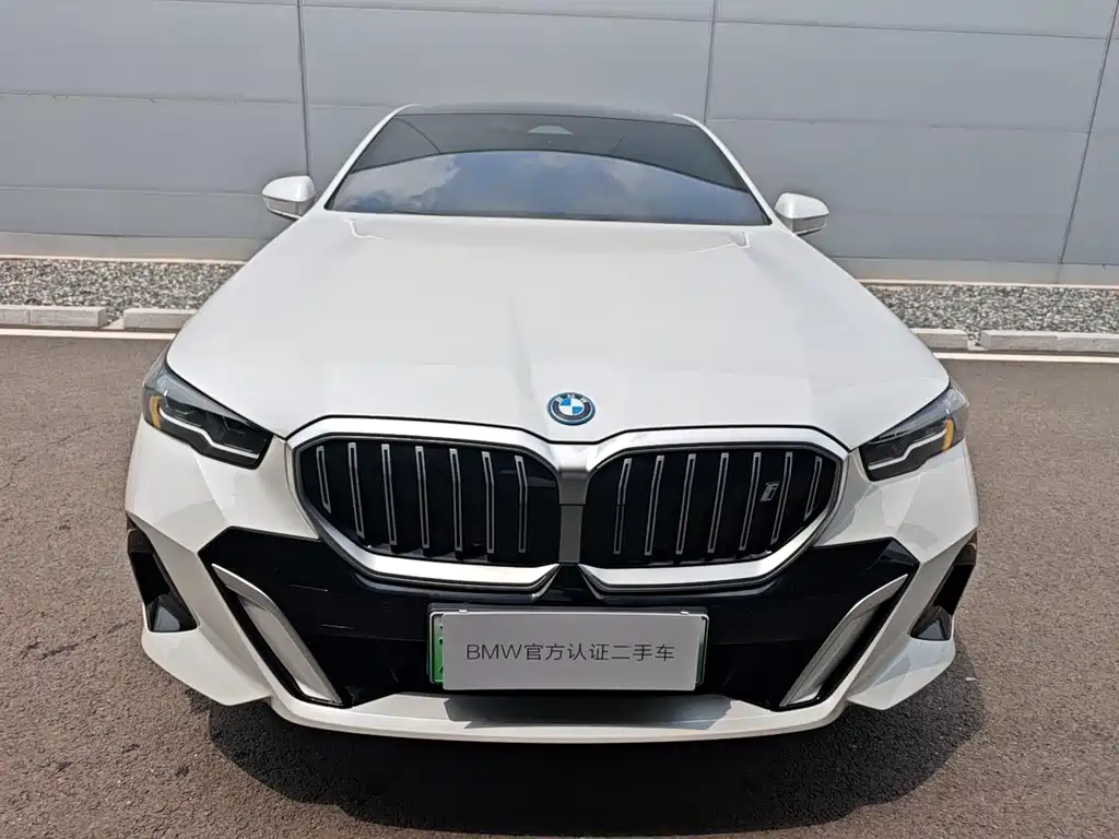 BMW i5 2025 — фото 2