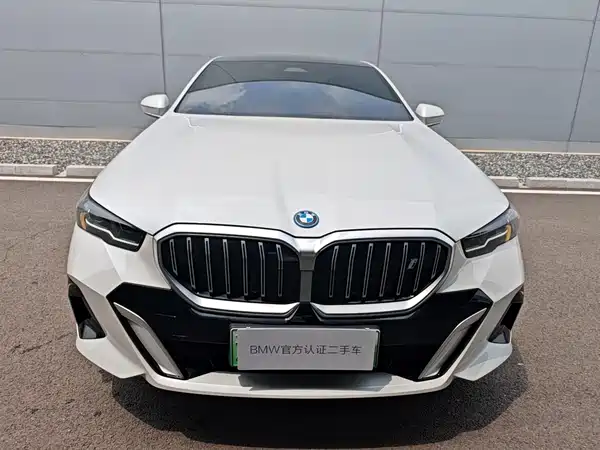 BMW i5 2025