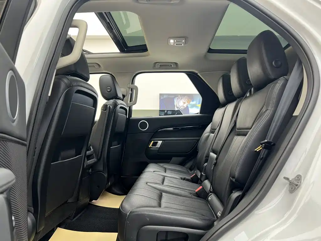 Land Rover Discovery 2018 — фото 15