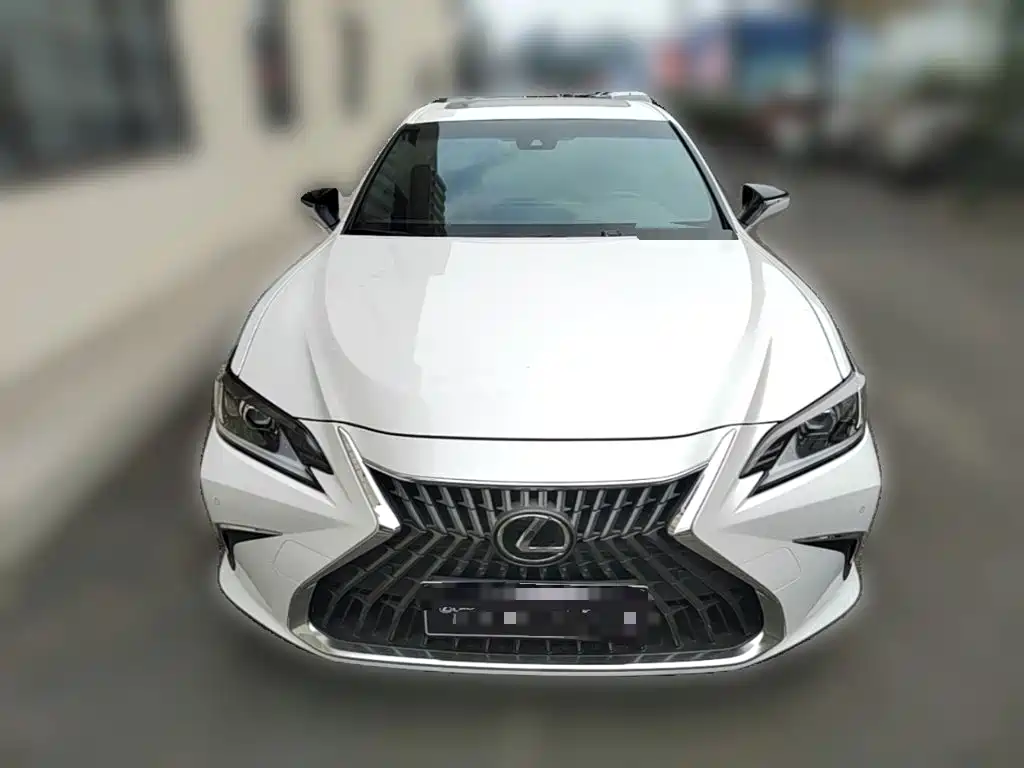 Lexus ES 2024