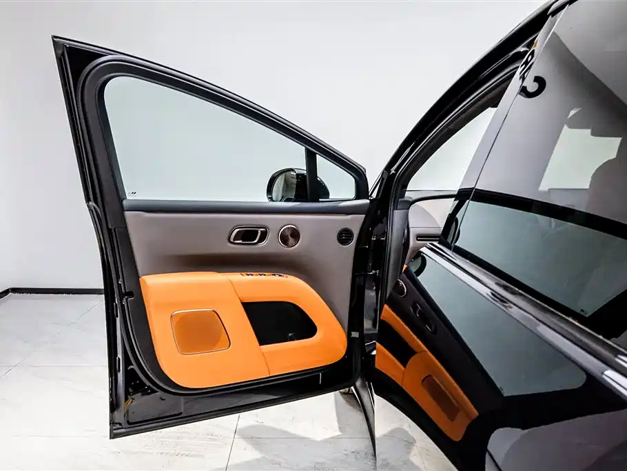 Li Auto i8 2025 — фото 3