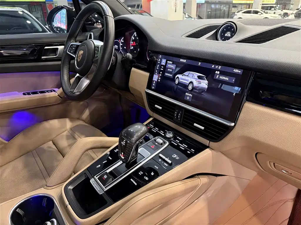 Porsche Cayenne 2018 — фото 24