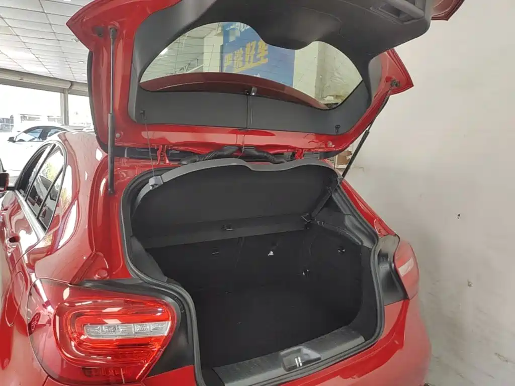 Mercedes-Benz A-Class 2015 — фото 19