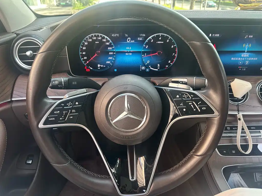 Mercedes-Benz E-Class 2022