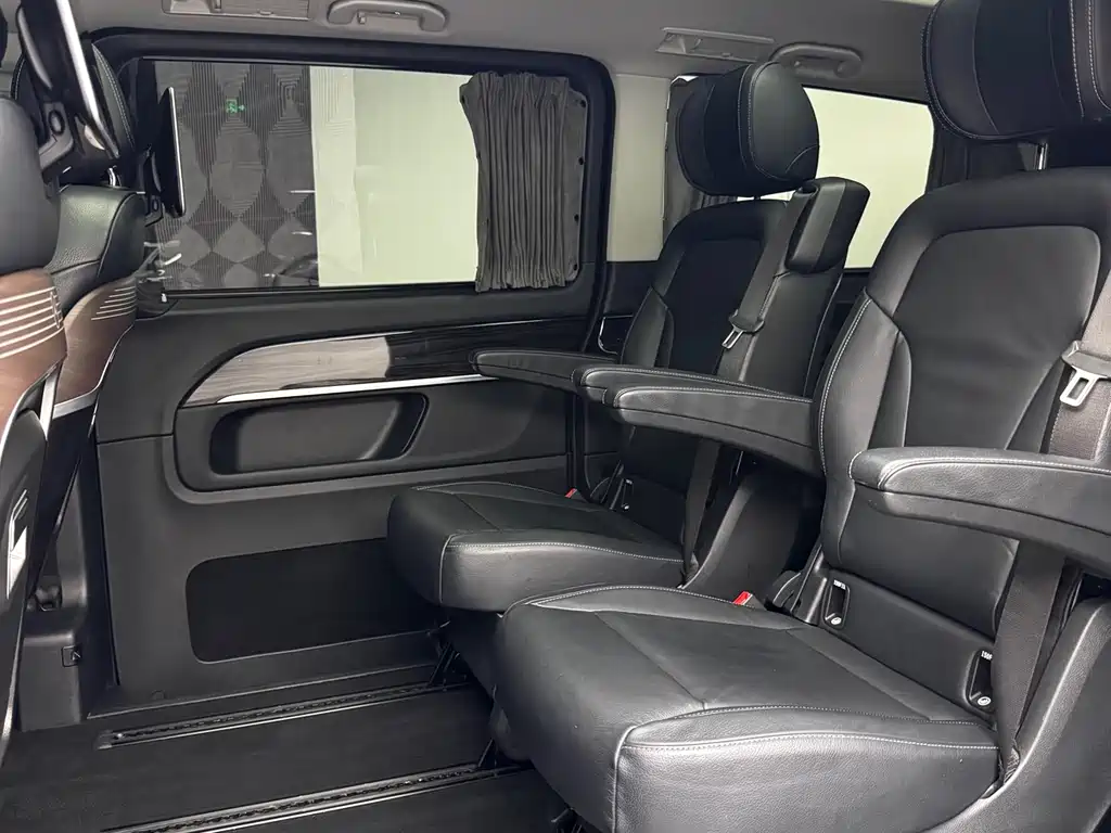 Mercedes-Benz V-Class 2020 — фото 12