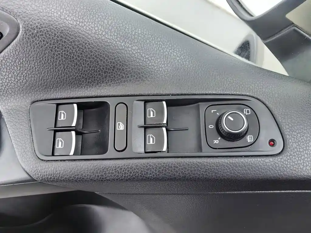 Volkswagen Tiguan 2015 — фото 9