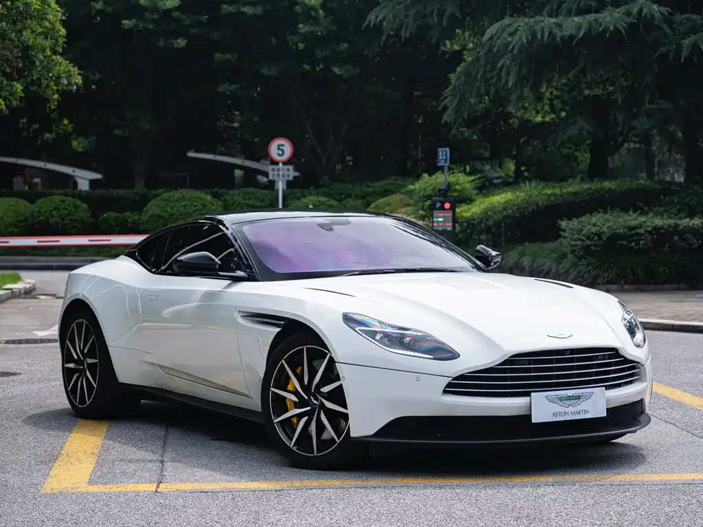 Aston Martin DB11 2019 — фото 3