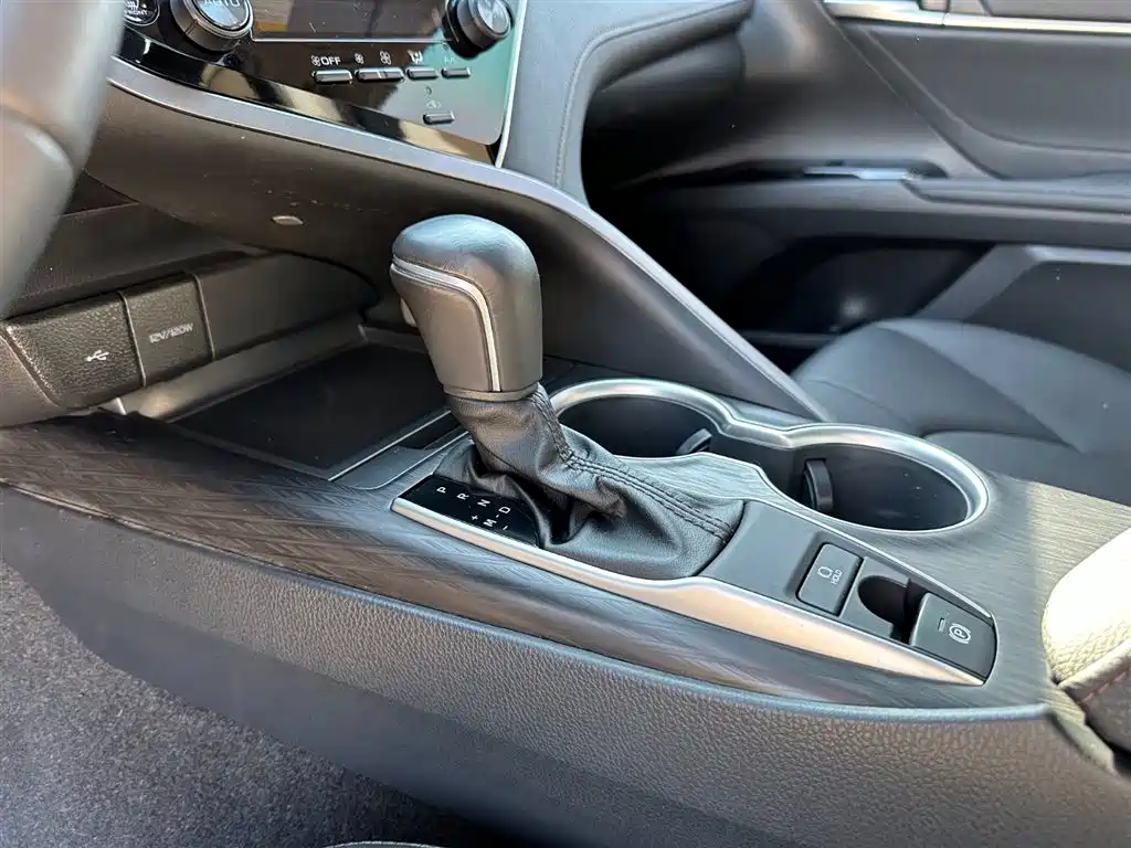 Toyota Camry 2023 — фото 15