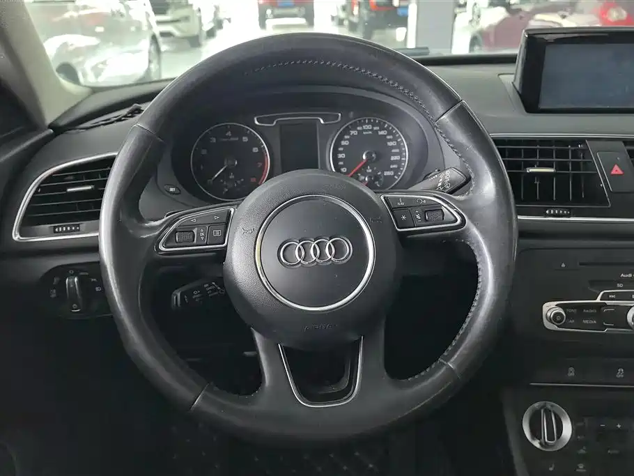 Audi Q3 2014 — фото 15