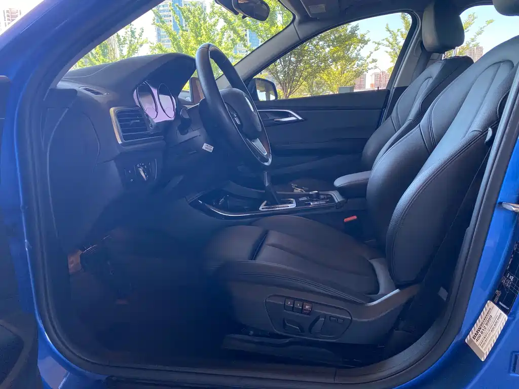 BMW 1 Series 2018 — фото 17