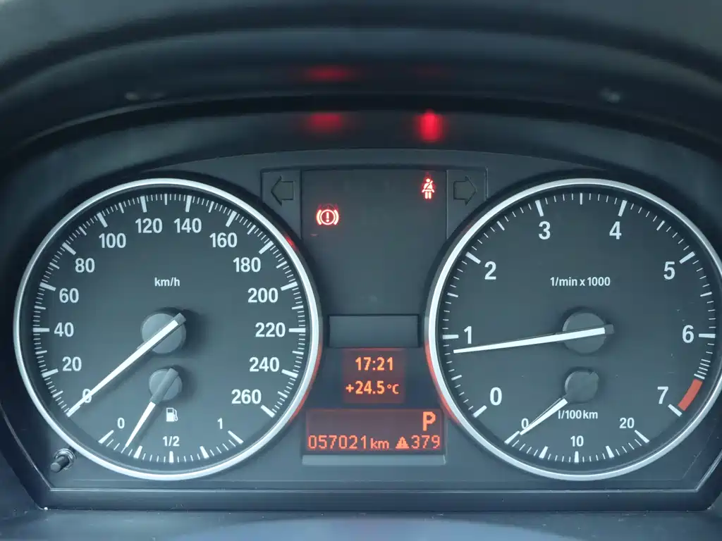 BMW 3 Series 2009 — фото 17