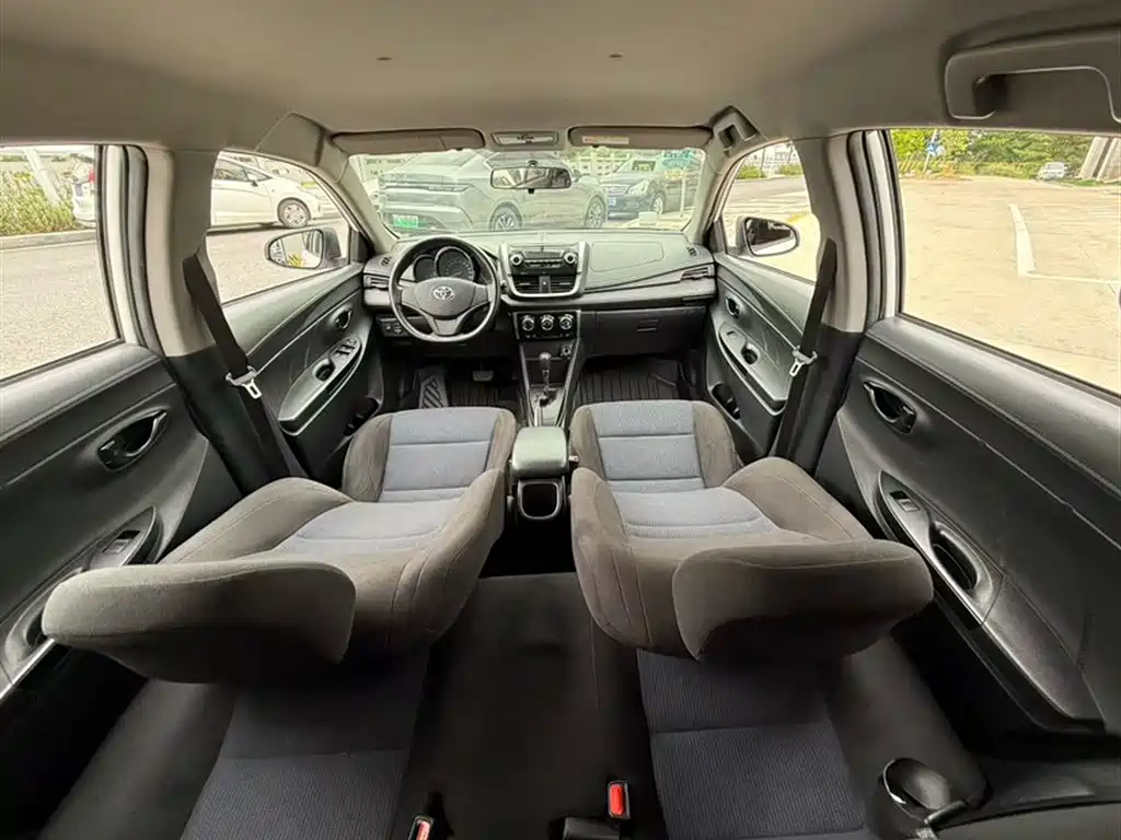 Toyota Yaris L 2017 — фото 8