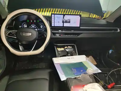 Geely Emgrand 2025