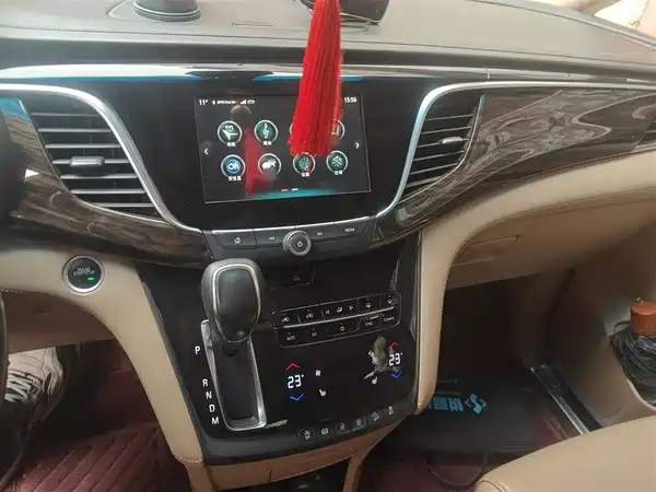 Buick GL8 2017