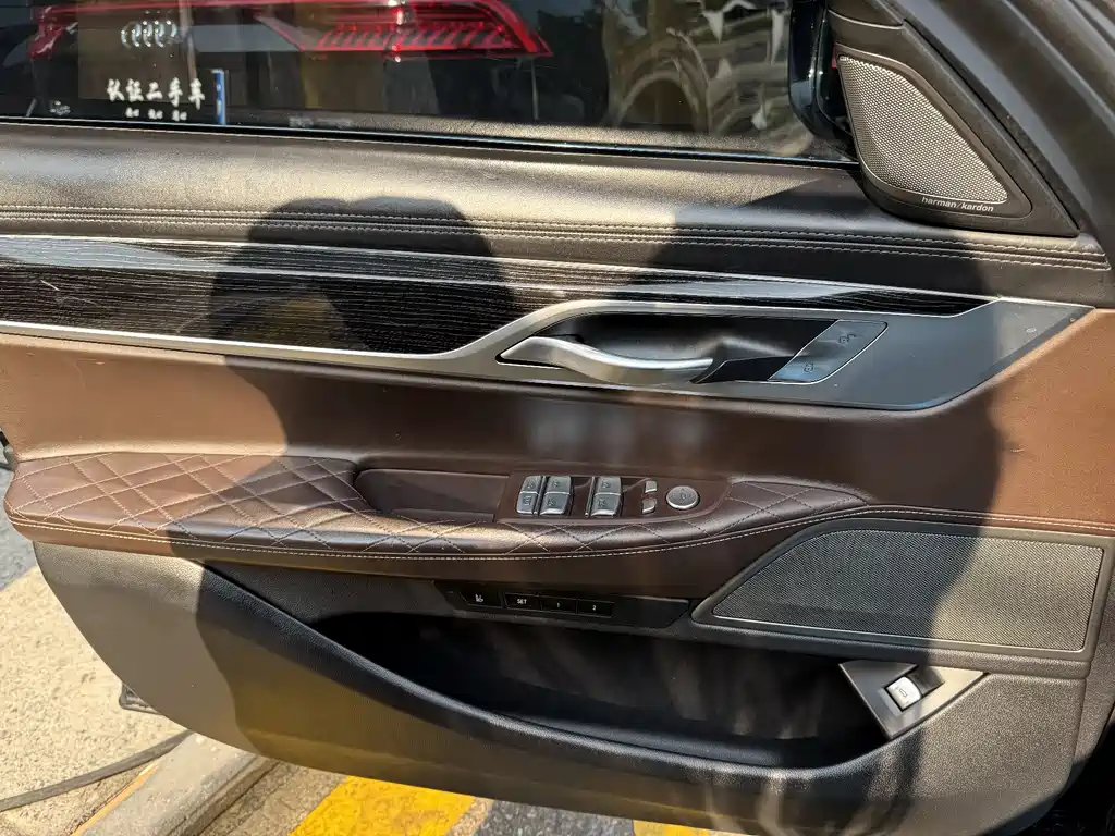 BMW 7 Series 2021 — фото 10
