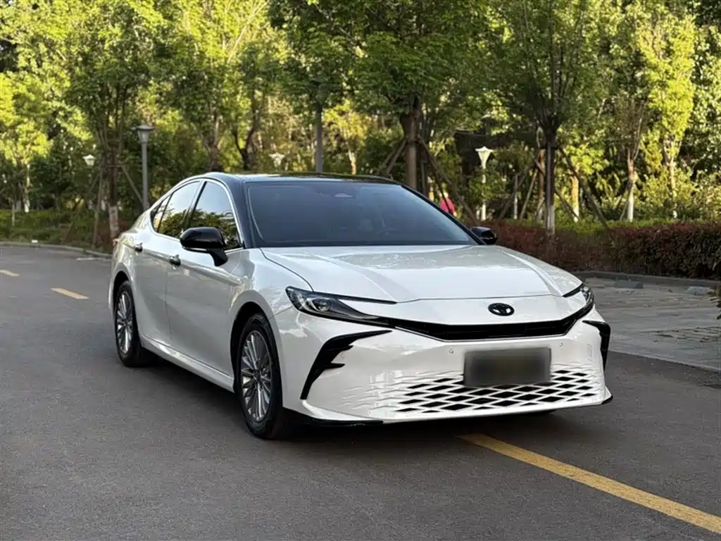 Toyota Camry 2024 — фото 9