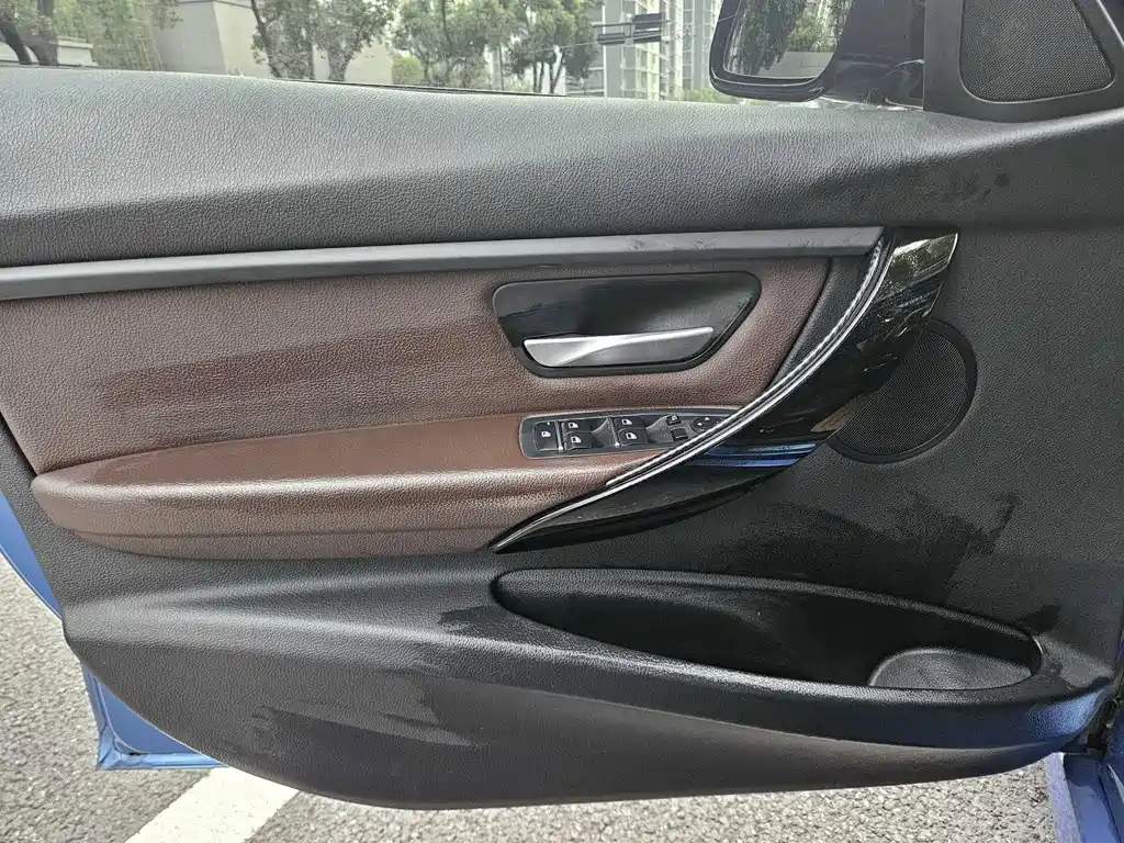 BMW 3 Series 2018 — фото 12