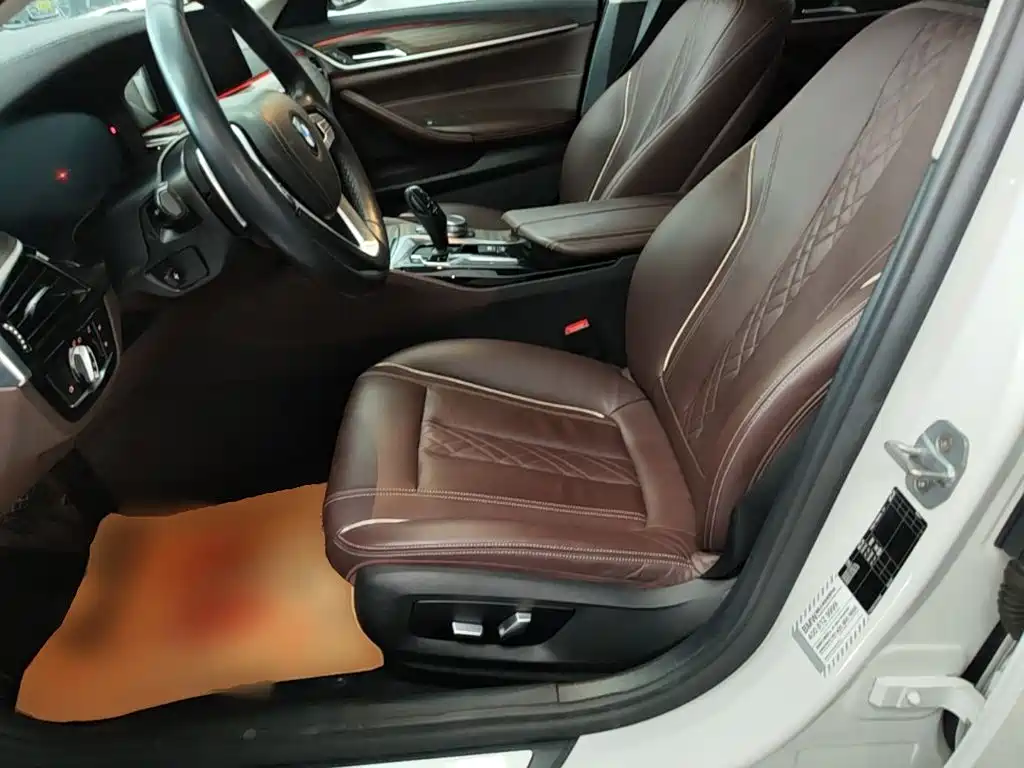 BMW 5 Series 2019 — фото 11