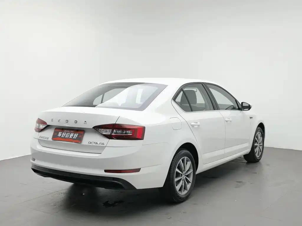 Skoda Octavia 2021 — фото 2