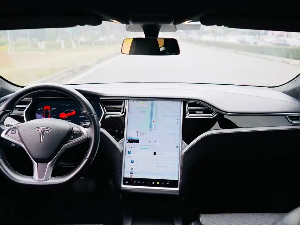 Tesla Model S 2017 — фото 10