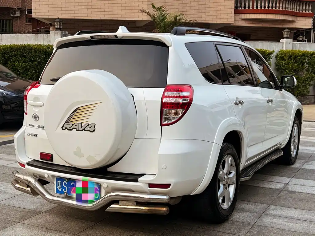 Toyota RAV4 2013 — фото 4
