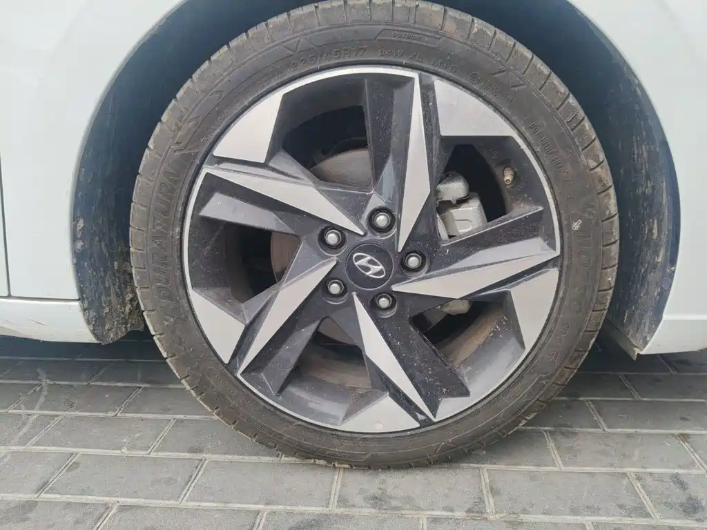 Hyundai Elantra 2023 — фото 25