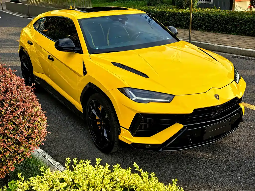 Lamborghini Urus 2024 — фото 1