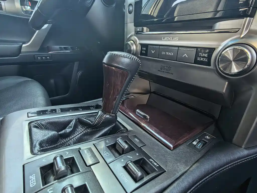 Lexus GX 2016 — фото 12