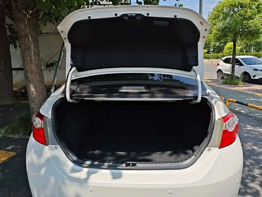 Toyota Levin 2015 — фото 19