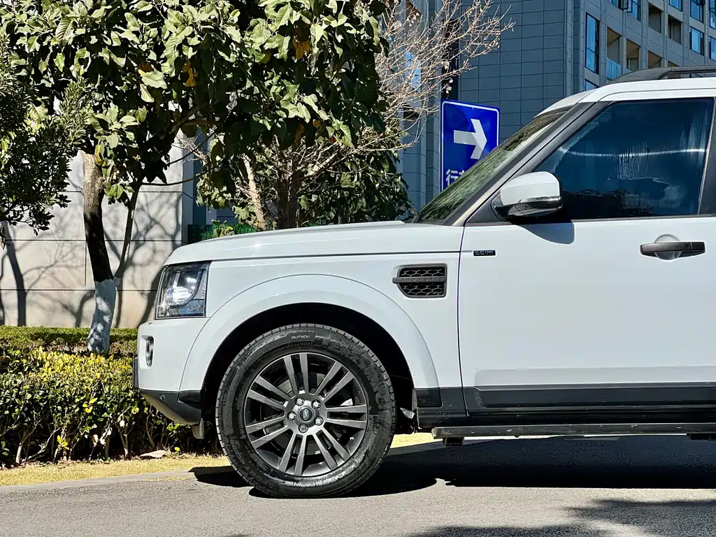 Land Rover Discovery 2017 — фото 9