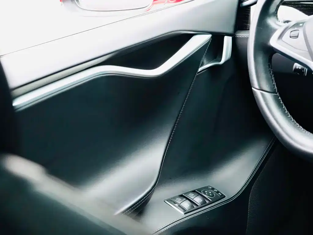 Tesla Model S 2017 — фото 9