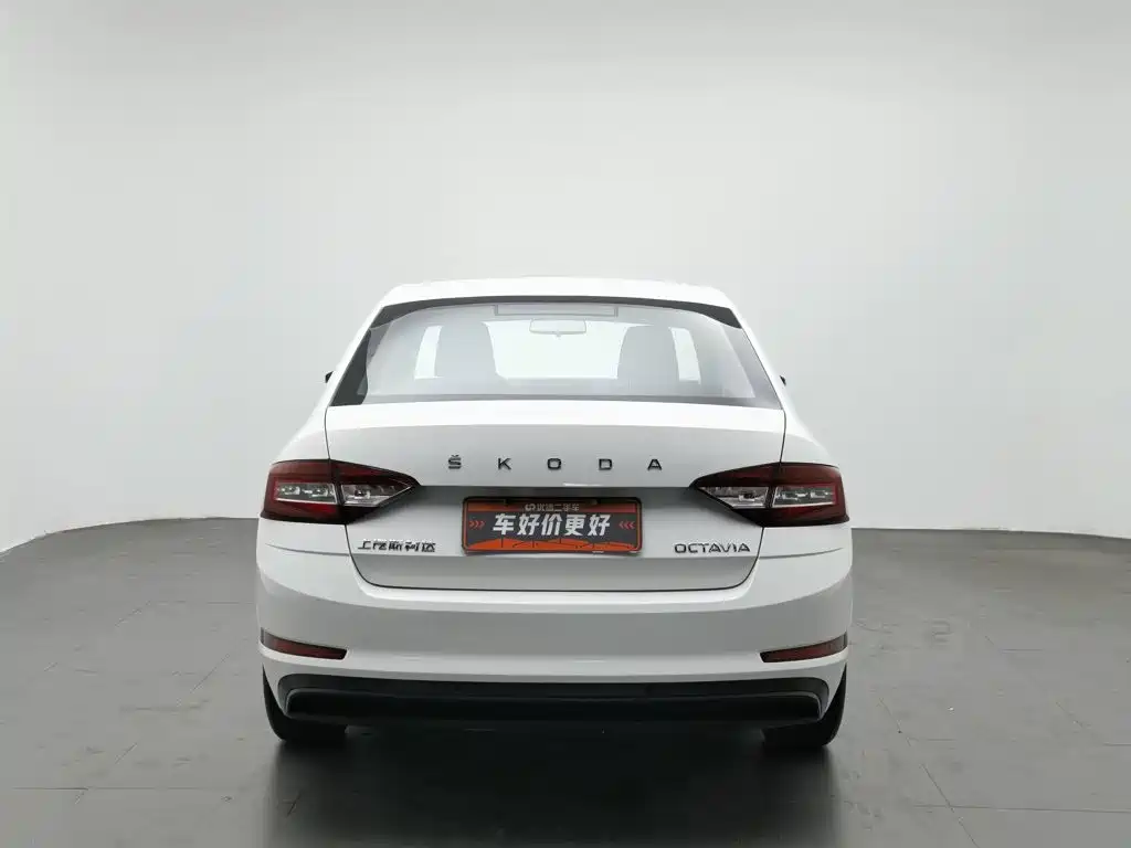 Skoda Octavia 2021 — фото 4