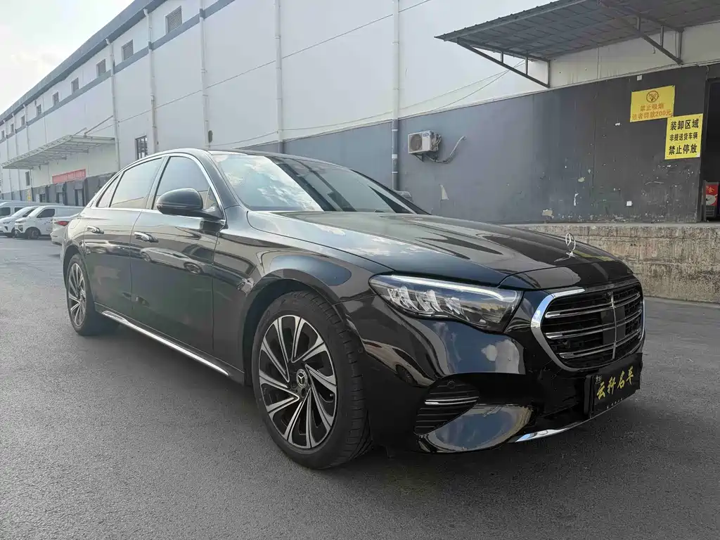 Mercedes-Benz E-Class 2025 — фото 3