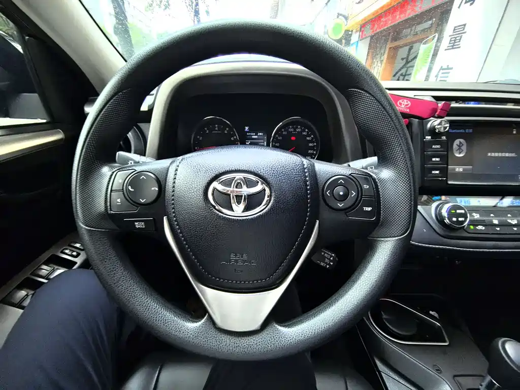 Toyota RAV4 2019 — фото 13