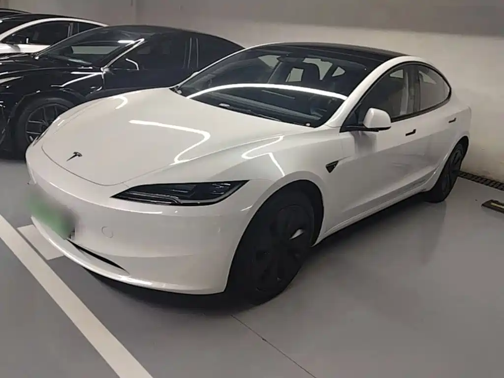 Tesla Model 3 2026 — фото 1
