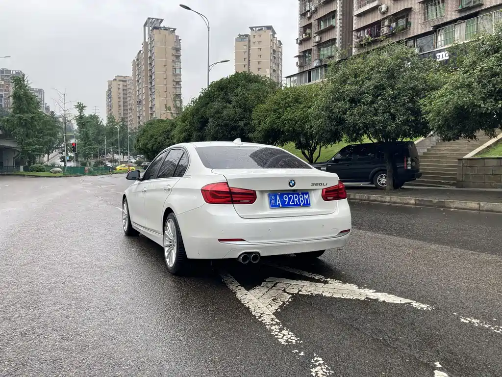BMW 3 Series 2018 — фото 9