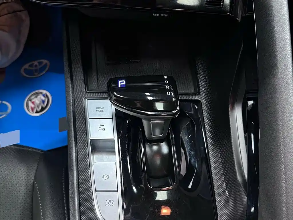 Hyundai Elantra 2023 — фото 14