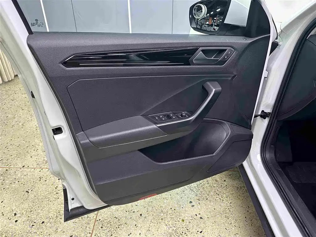 Volkswagen T-Roc 2022 — фото 10