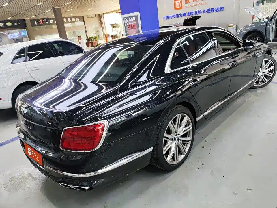 Bentley Flying Spur 2021 — фото 2